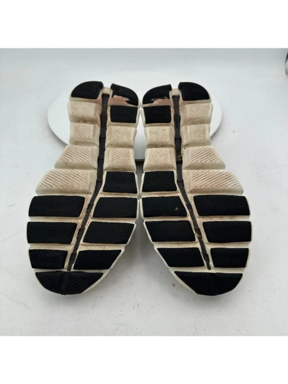 On Cloud X 3 Swiss Engineering Women Size 10 60.98697 White Black Shoes